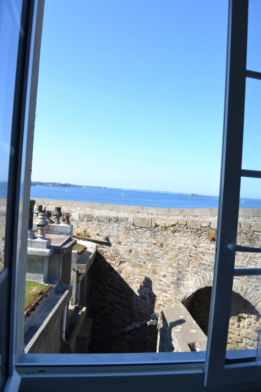 La Porte Pierre-logis Intra Muros 2*